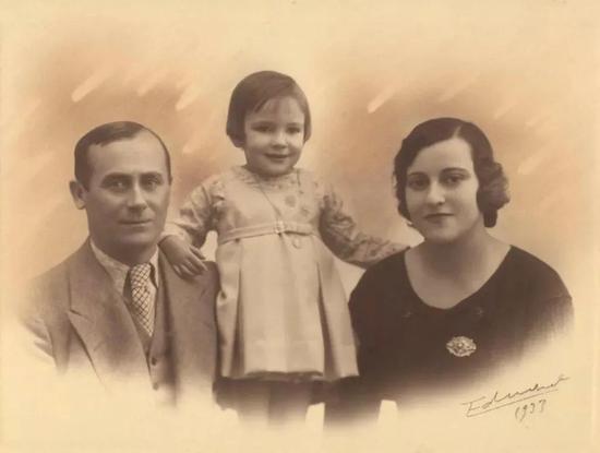 米罗与妻子皮拉尔、女儿玛利亚